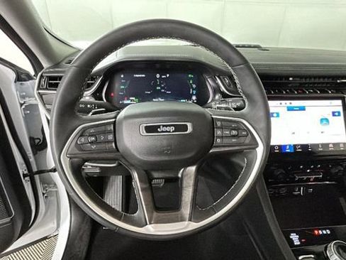 Used 2022 Jeep Grand Cherokee Limited 4xe w/ Luxury Tech Group II AWD/4WD image 15