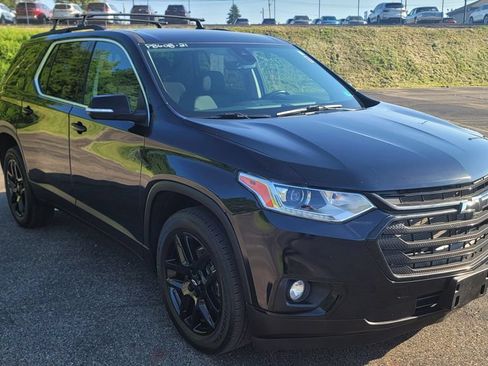 Used 2021 Chevrolet Traverse LT w/ LPO, Blackout Package AWD/4WD image 2