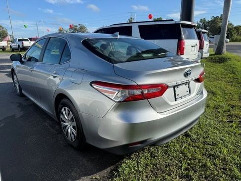 Used 2020 Toyota Camry LE image 5