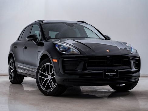 Certified 2025 Porsche Macan image 8