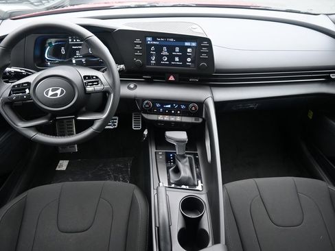 Certified 2025 Hyundai Elantra Sport image 13