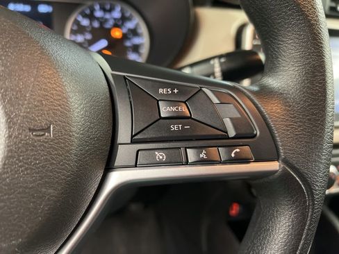 Used 2021 Nissan Versa SV FWD image 19