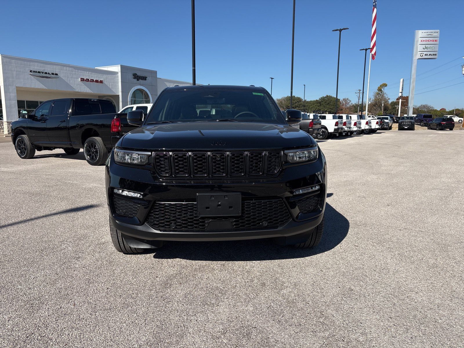 New 2025 Jeep Grand Cherokee Limited w/ Luxury Tech Group II AWD/4WD image 9