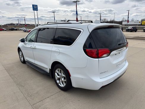 Used 2020 Chrysler Pacifica Limited w/ Advanced Safetytec Group image 7