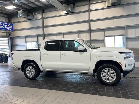 Used 2023 Nissan Frontier SV w/ SV Convenience Package image 4