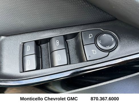 Used 2025 Chevrolet Equinox LT w/ Convenience Package II image 10