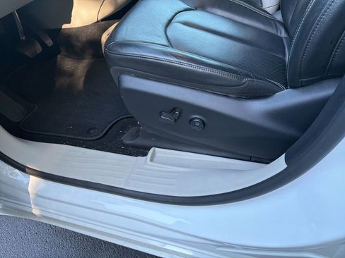 Certified 2022 Chrysler Pacifica Touring-L FWD image 13