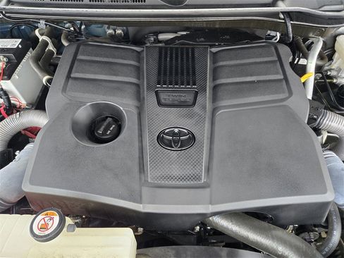 Used 2022 Toyota Tundra Platinum image 32