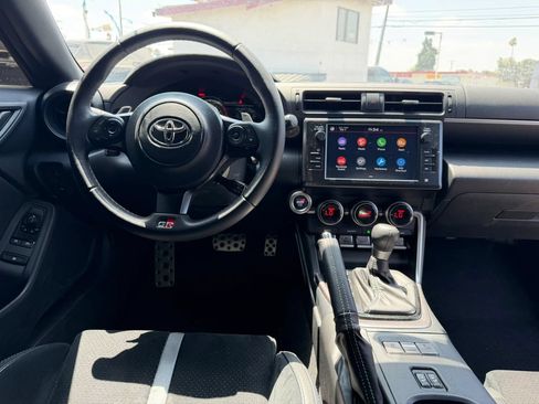 Used 2025 Toyota GR86 Premium w/ ALL Weather Mat Package (TMS) RWD image 17