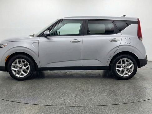Used 2025 Kia Soul LX w/ LX Technology Package FWD image 5