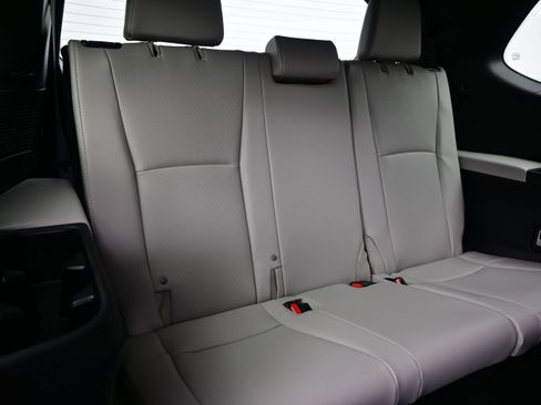 Used 2025 Toyota Grand Highlander AWD Hybrid image 17