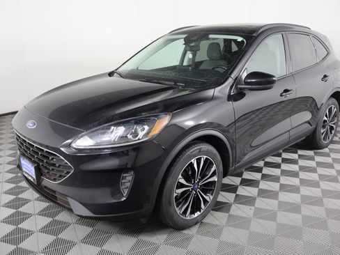 Used 2022 Ford Escape SE w/ SE Sport Appearance Package image 10