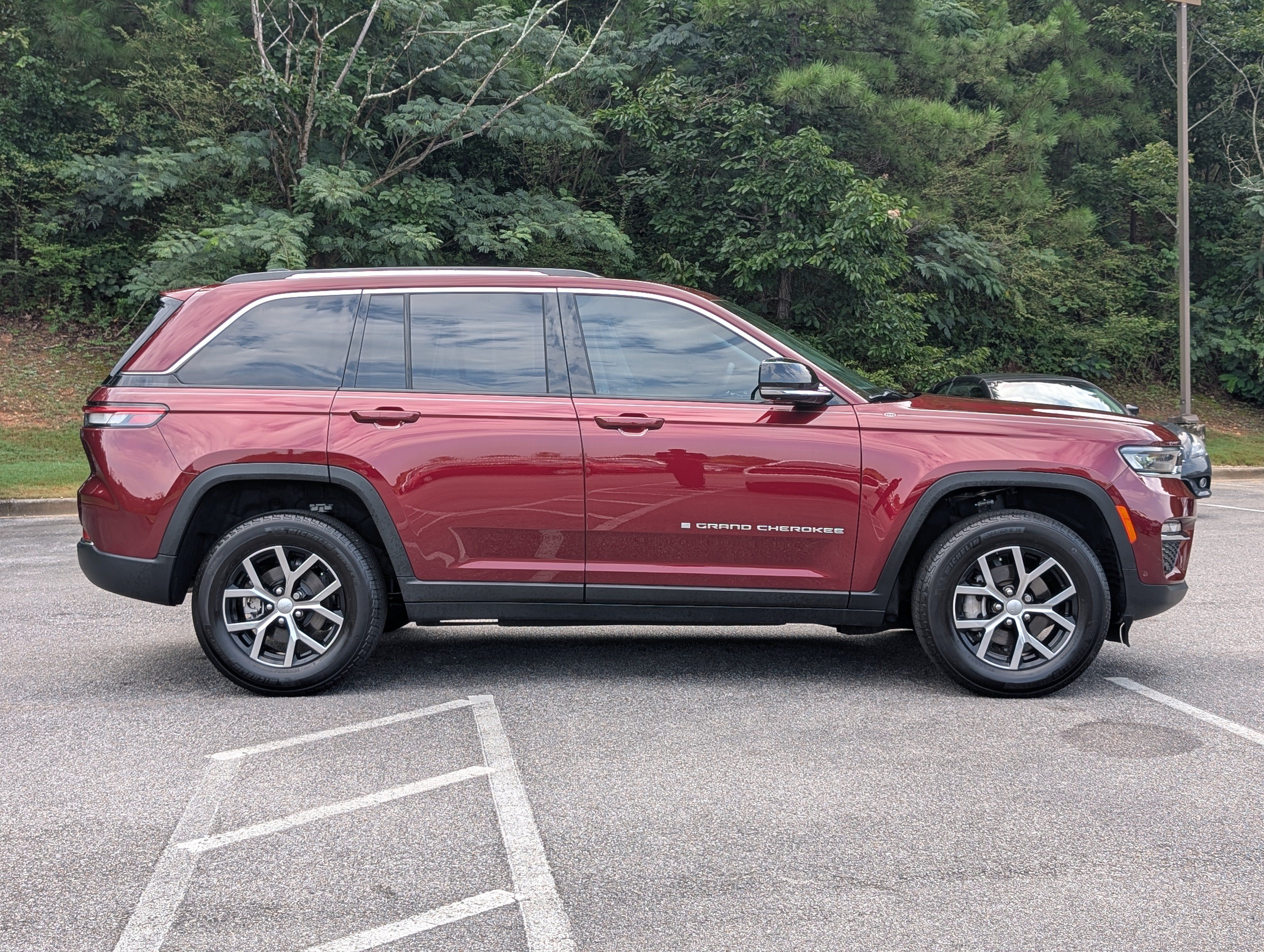 Used 2024 Jeep Grand Cherokee Limited w/ Luxury Tech Group II AWD/4WD image 10