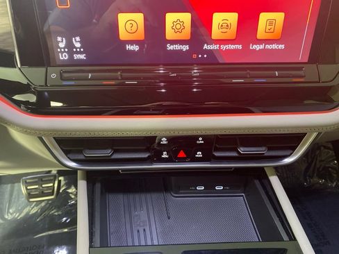 Used 2025 Volkswagen Atlas SEL Premium R-Line AWD/4WD image 21