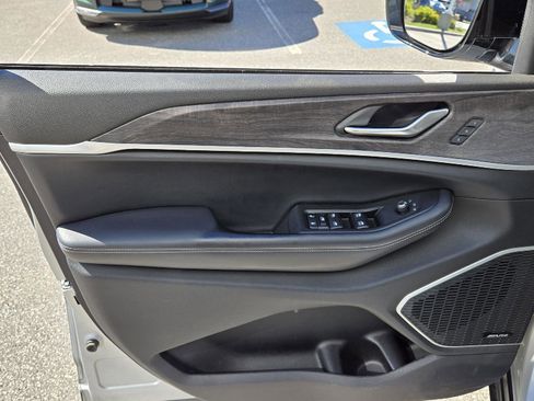 Used 2021 Jeep Grand Cherokee L Limited w/ MOPAR Finishing Package image 9