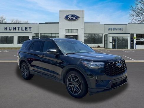 Used 2025 Ford Explorer ST AWD/4WD image 3