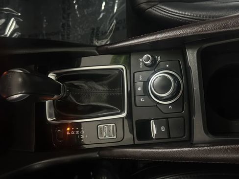 Used 2018 MAZDA MAZDA3 Touring FWD image 11