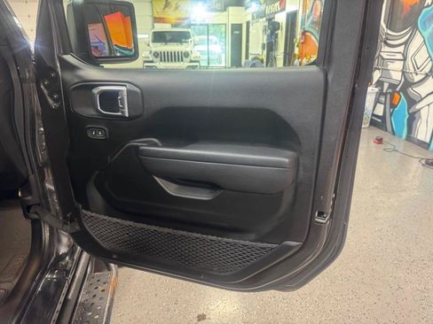 Used 2023 Jeep Wrangler Unlimited w/ Cold Weather Group AWD/4WD image 18