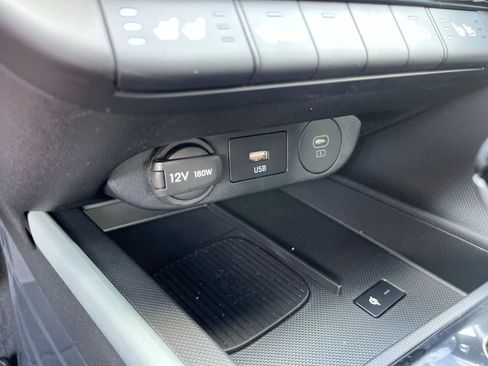 New 2025 Hyundai Elantra Limited image 30