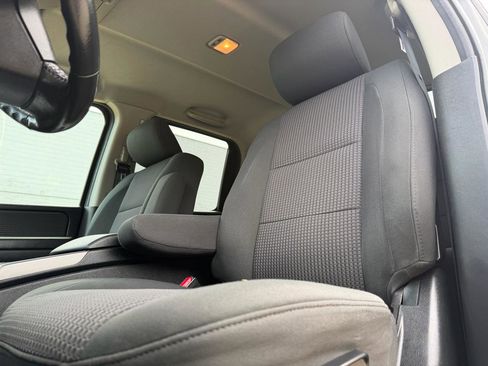 Used 2011 Nissan Titan SV w/ SV Premium Utility Pkg AWD/4WD image 10