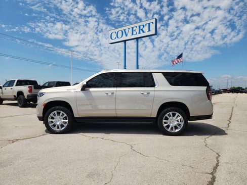 Used 2024 Chevrolet Suburban High Country AWD/4WD image 4