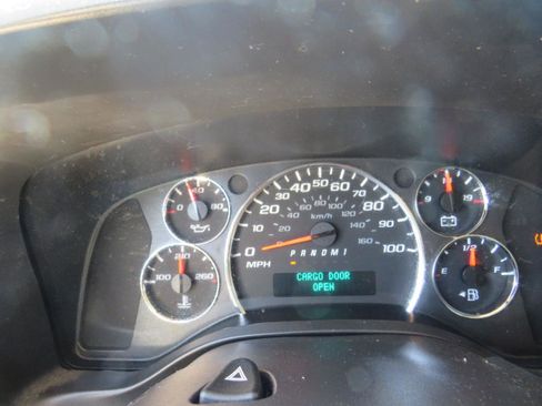 Used 2014 Chevrolet Express 3500 RWD image 29