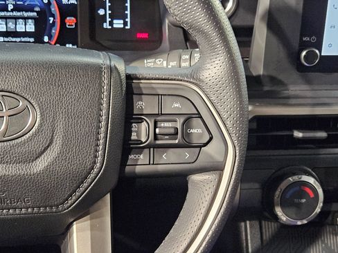 Used 2025 Toyota 4Runner SR5 AWD/4WD image 28