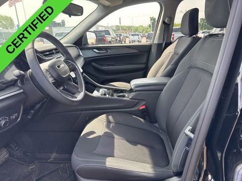 Used 2023 Jeep Grand Cherokee Laredo w/ Luxury Tech Group I AWD/4WD image 10