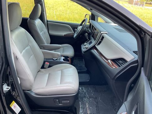 Used 2016 Toyota Sienna Limited w/ Protection Package FWD image 54