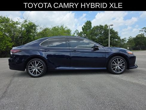 Used 2022 Toyota Camry XLE FWD image 2