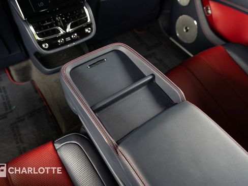 Used 2023 Bentley Bentayga Extended Wheelbase image 41