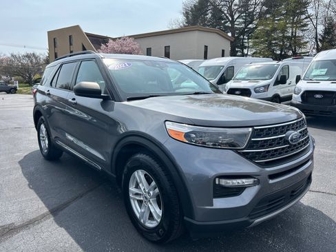 Certified 2021 Ford Explorer XLT w/ Equipment Group 202A AWD/4WD image 3