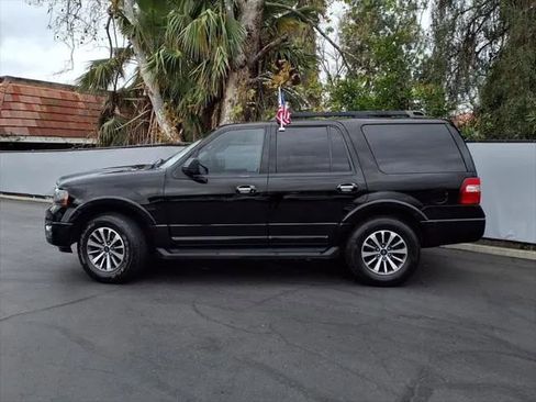 Used 2017 Ford Expedition XLT RWD image 4