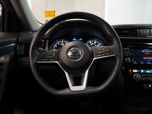 Used 2020 Nissan Rogue SV image 18