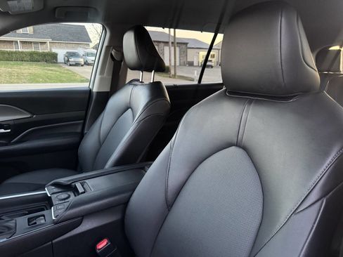 Used 2024 Toyota Grand Highlander AWD image 17
