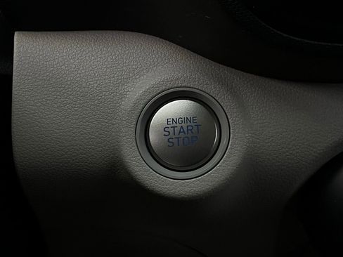 Used 2025 Hyundai Venue SEL image 28