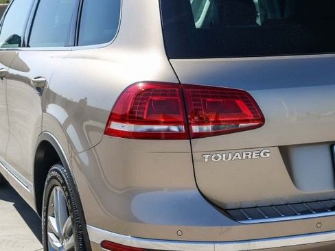 Used 2016 Volkswagen Touareg TDI image 7