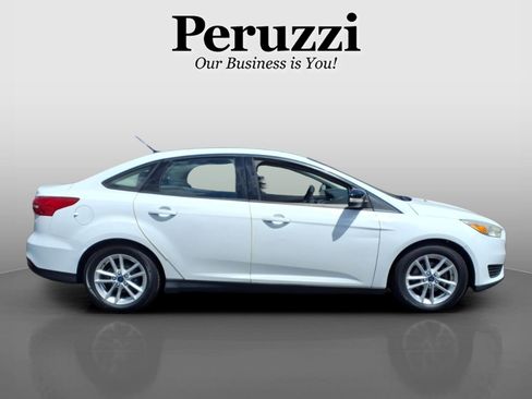 Used 2016 Ford Focus SE FWD image 2
