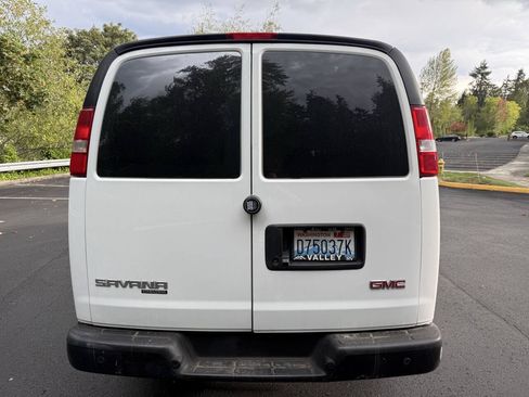 Used 2016 GMC Savana 3500 RWD image 4