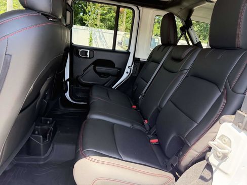 Used 2025 Jeep Wrangler Unlimited Sport AWD/4WD image 21