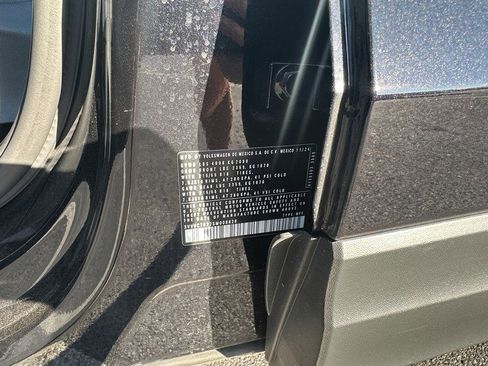 Used 2025 Volkswagen Taos SE w/ Panoramic Sunroof Package image 23