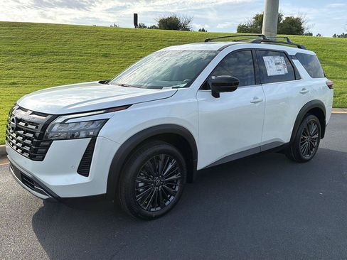 New 2026 Nissan Pathfinder SL w/ SL Premium Package FWD image 1