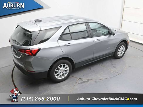 Used 2023 Chevrolet Equinox LS AWD/4WD image 32