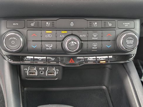 Used 2024 Dodge Durango GT image 29