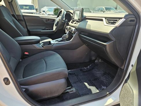 Used 2021 Toyota RAV4 LE AWD/4WD image 11