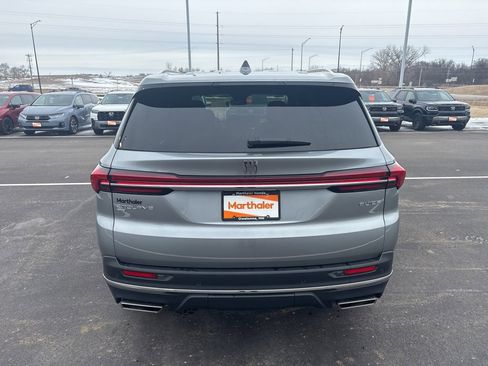 Used 2025 Buick Enclave Preferred image 4