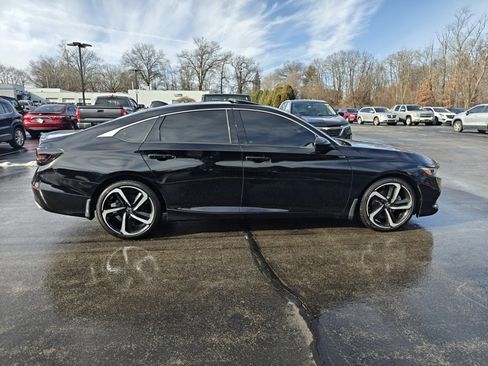 Used 2022 Honda Accord Sport image 2
