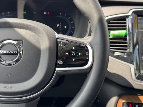 Used 2024 Volvo XC90 B5 Plus image 23