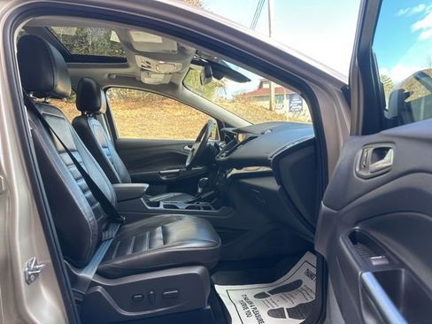 Used 2017 Ford Escape Titanium image 30