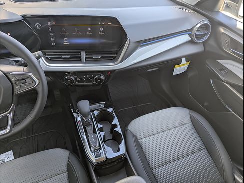 New 2026 Chevrolet Trax LT w/ Driver Confidence Package FWD image 18